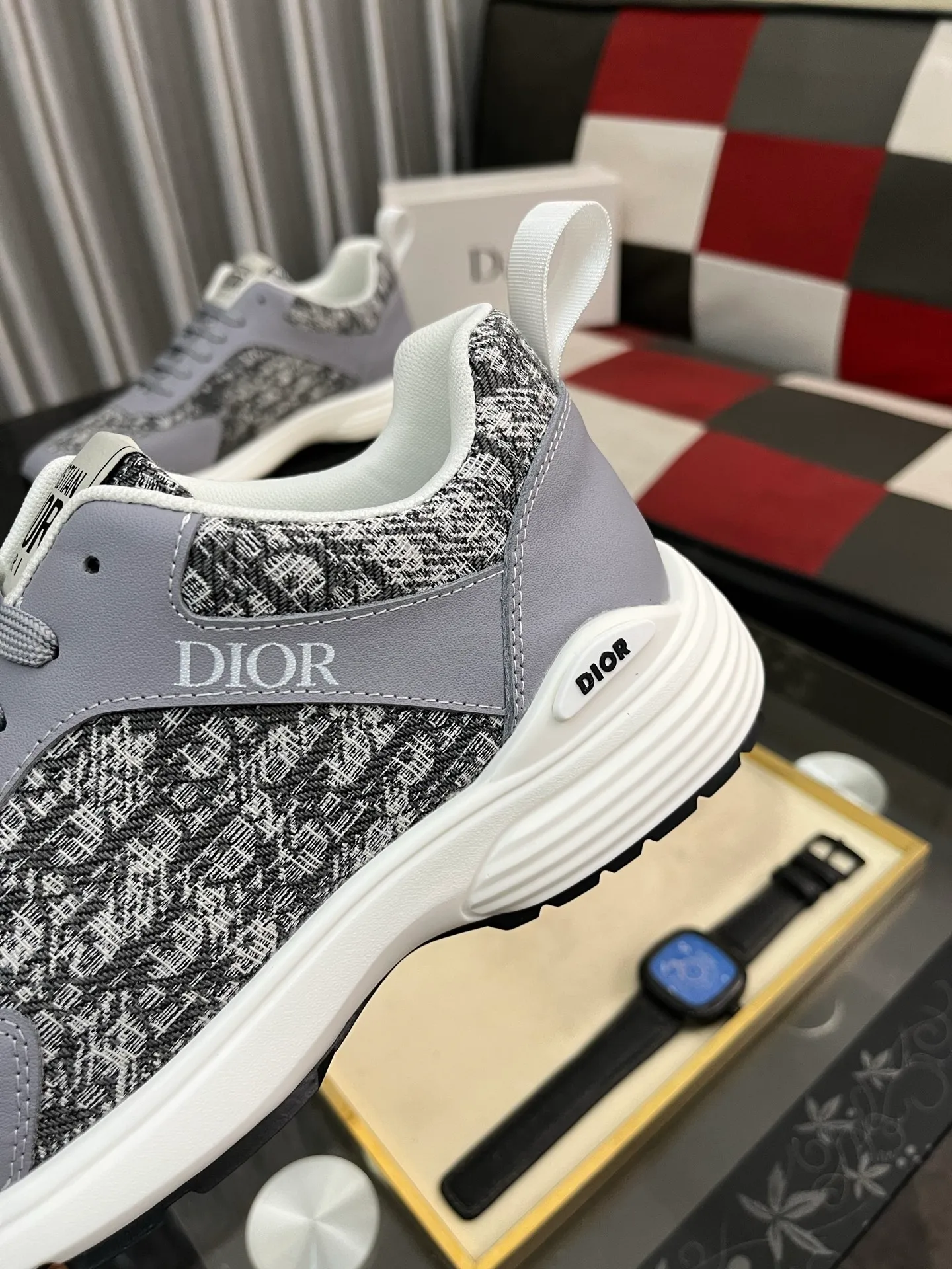 Men's shoes 💰440⌚️⌚️[Dior] The toe box is designed to be a bit wider. The upper foot comfort is perfect. The thread is beautiful. It fits the pants perfectly and is versatile. Decorated with various classic details. It is an ideal choice for daily styling. It can be matched with various casual items to create exquisite looks. Fabric: First-layer cowhide/lining sheepskin TPU original outsole Size: 38-443️⃣Colors available